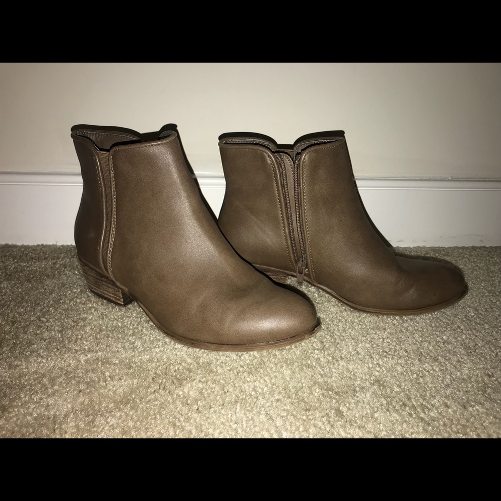 Taupe ankle boots size 8